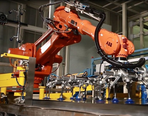 智能焊接赋能升级丨江苏大族免示教智能弧焊机器人助力钢结构制造升级(图1)