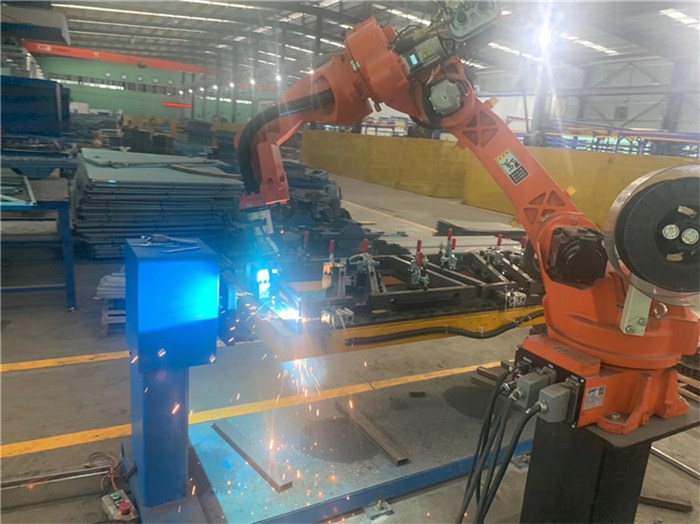 埃斯顿二度冲刺港股:工业机器人“一哥”的突围与隐忧(图1)