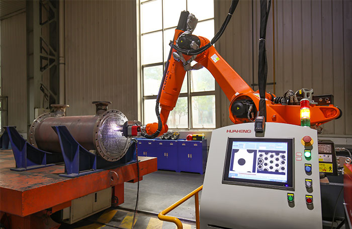 高原焊接机器人将终结人工高空风险中国基建何时全面迈入智能安全时代？(图1)