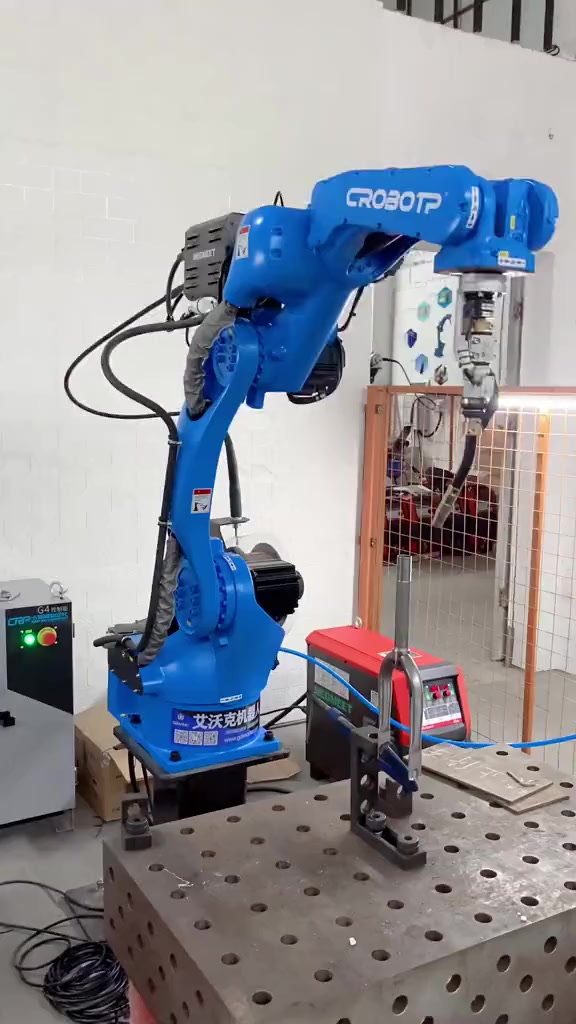 上海浦东供电公司研发变电站新型仿生机器人-机器人(图1)