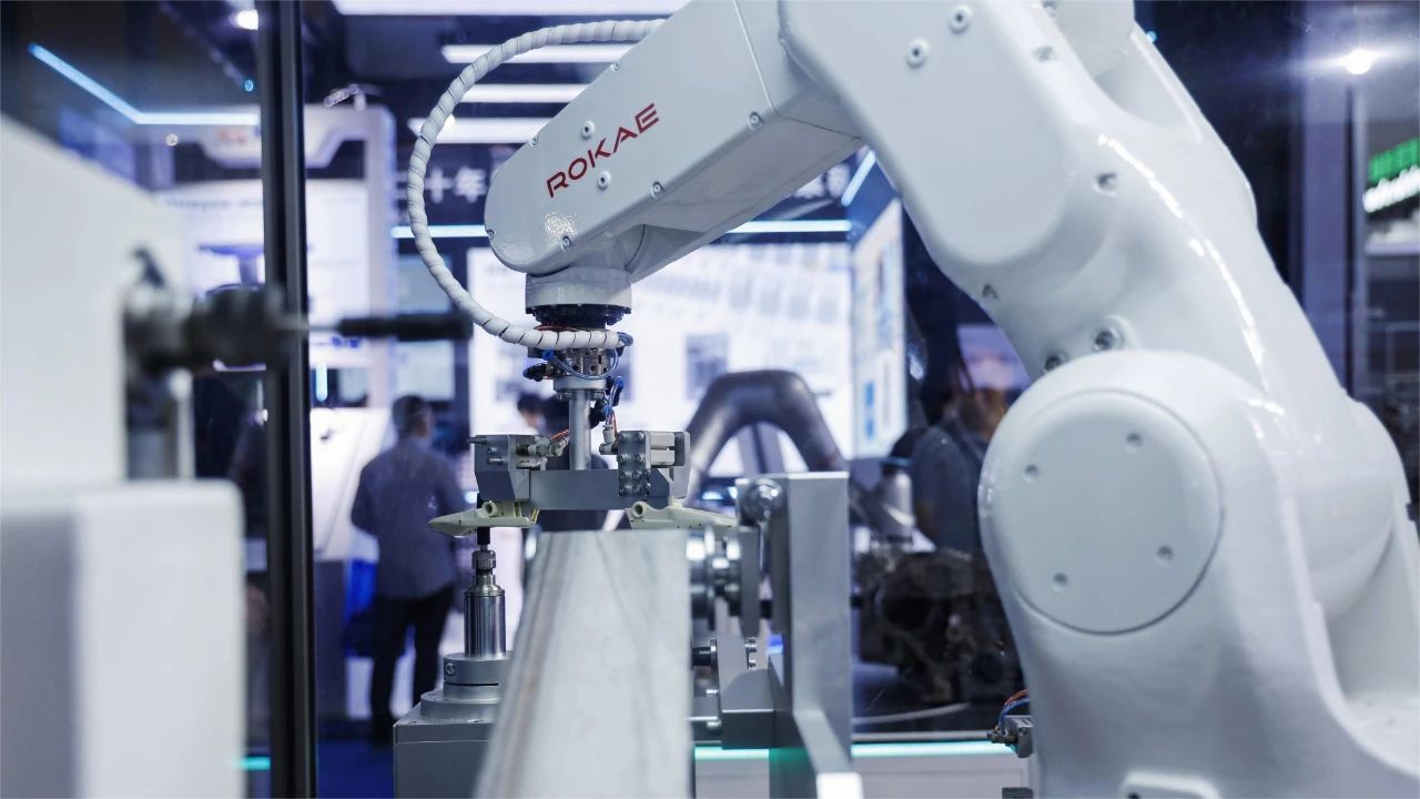 中信股份发布2025年经营业绩：规模与利润创新高(图1)