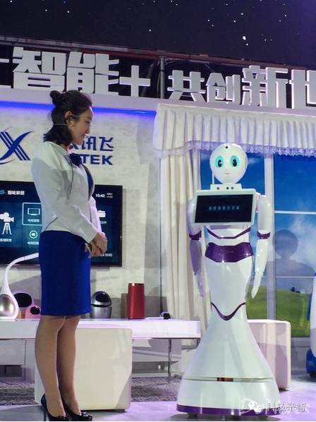 火啦！全国首个导诊机器人亮相合肥圈粉无数（内附视频）(图1)