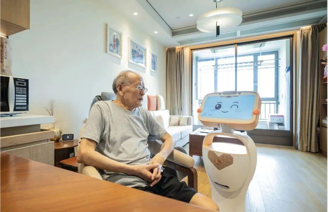 机器人看护老人各国愈盛行(图1)