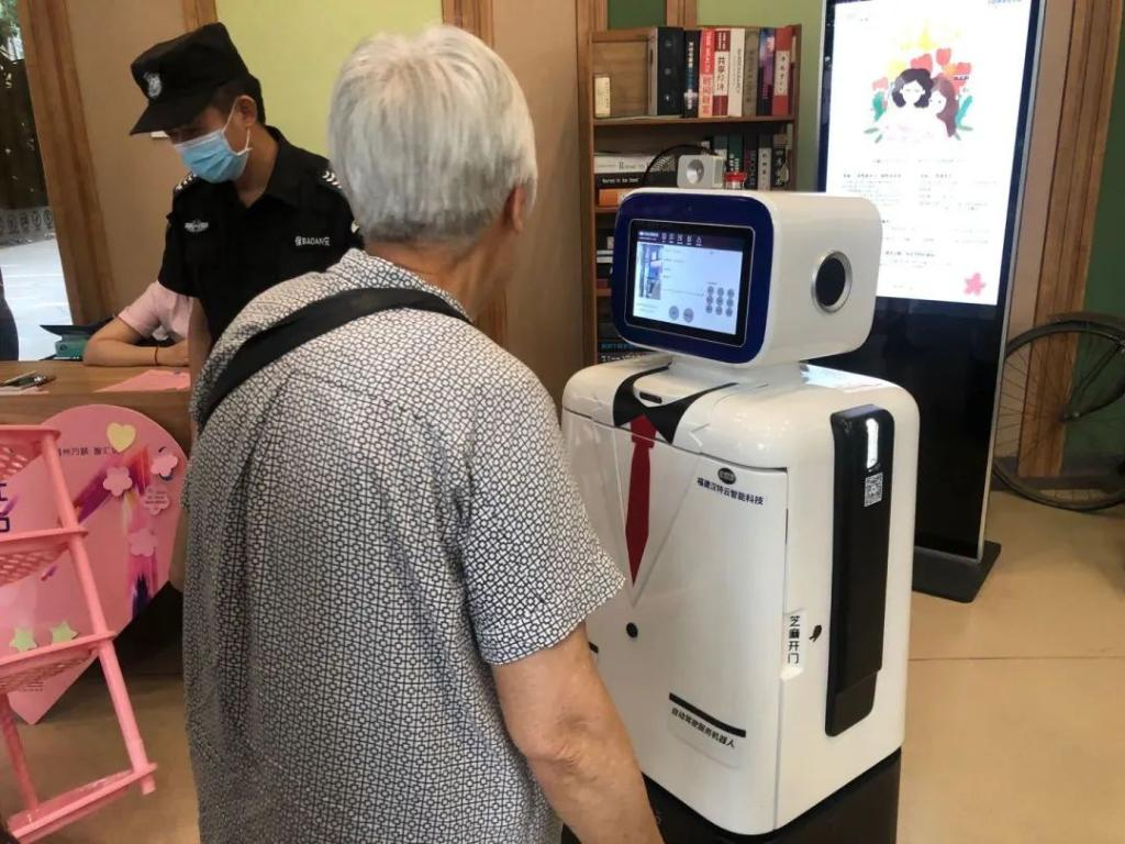 机器人养老时代要来了吗养老机器人加速走进生活(图1)
